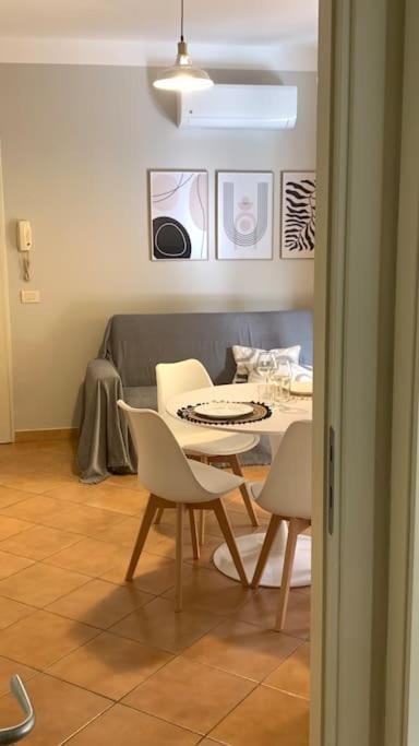Nest House - Esclusivo Appartamento Marina Di Olbia- Mater Olbia - Beaches - Close To The Airport - Private Parking- Full Comforts - Bagian luar foto