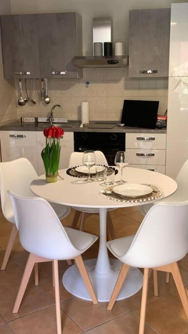 Nest House - Esclusivo Appartamento Marina Di Olbia- Mater Olbia - Beaches - Close To The Airport - Private Parking- Full Comforts - Bagian luar foto