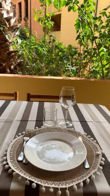 Nest House - Esclusivo Appartamento Marina Di Olbia- Mater Olbia - Beaches - Close To The Airport - Private Parking- Full Comforts - Bagian luar foto